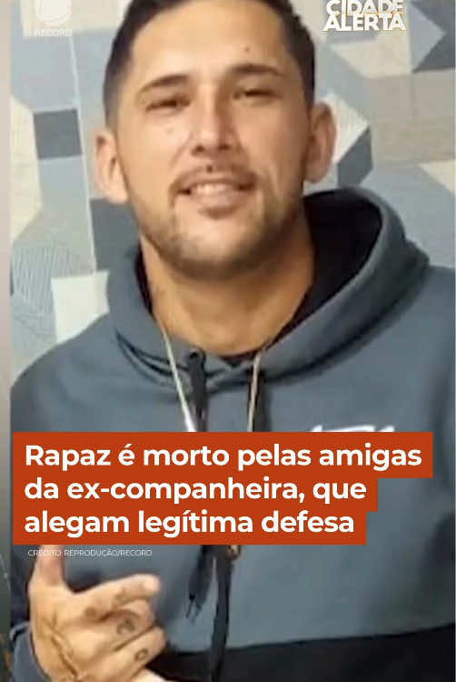 Daniel, de 33 anos, foi assassinado com golpes de faca em Cubatão, no litoral de São Paulo. As principais suspeitas do crime são Joice e Altamira, amigas da ex-companheira dele. Após o crime, as suspeitas se apresentaram na delegacia e confessaram tudo, porém, alegaram legítima defesa e contaram que Daniel havia descumprido a medida protetiva que a ex-companheira, Joyse, tinha contra ele. Confira! #CidadeAlerta