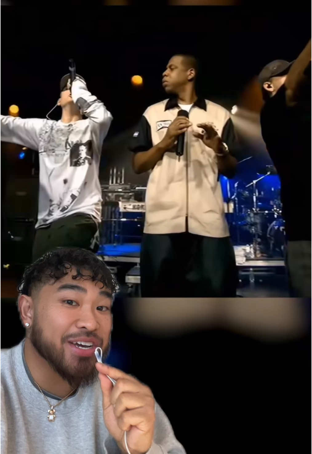 Bro was speechless 🤣🤣🤣 Comment a similar moment between artists and we will react to it😅 #Jayz #linkinpark #chesterbennington  Via: IG/linkinpark_live