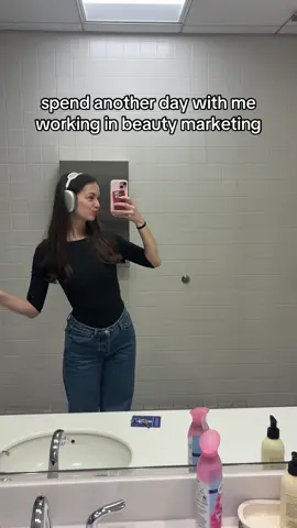 another day working in beauty marketing ! #nyc #ny #newyorkcity #newyork #beauty #skincare #marketing #beautymarketing #communications #mariobadescu 