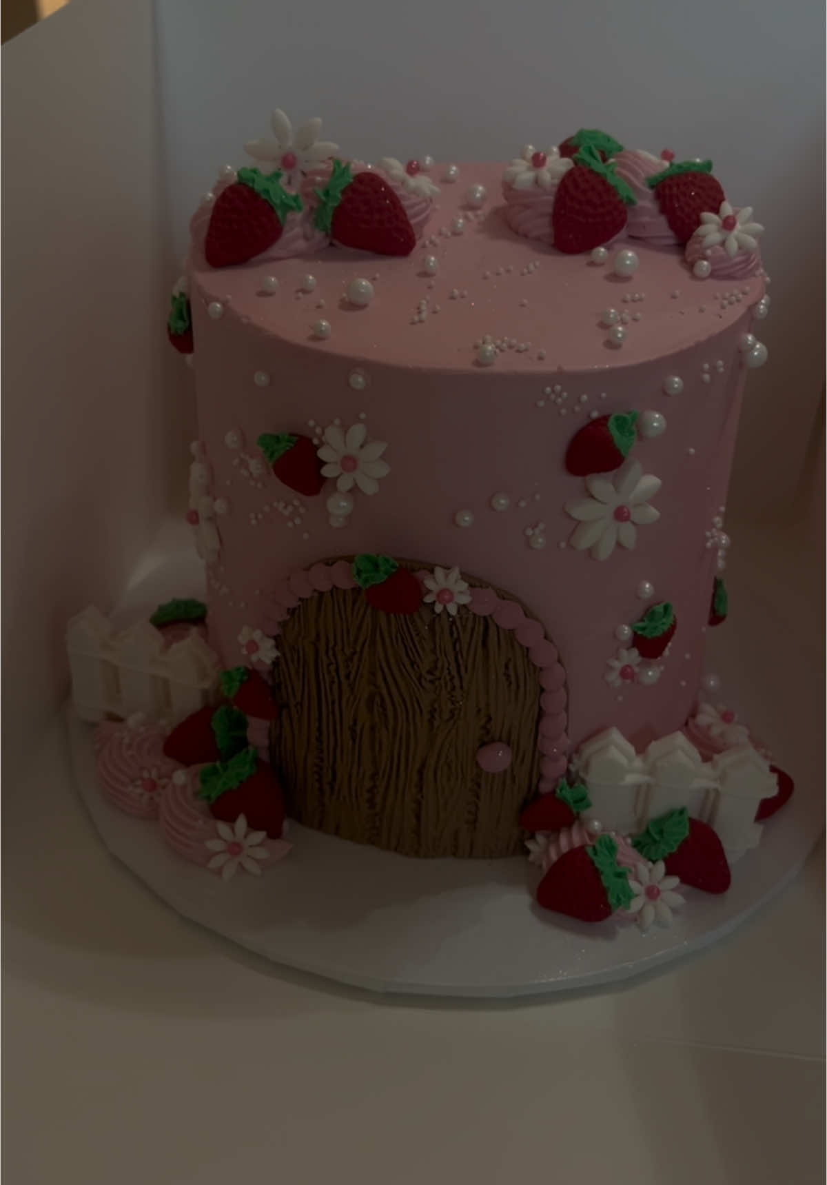 Booking January and February🎀  📍LA Baker #strawberryshortcake #strawberry #cakeinspo #cakes #losangeles #la #fyp #viraltiktok #abcxyz 