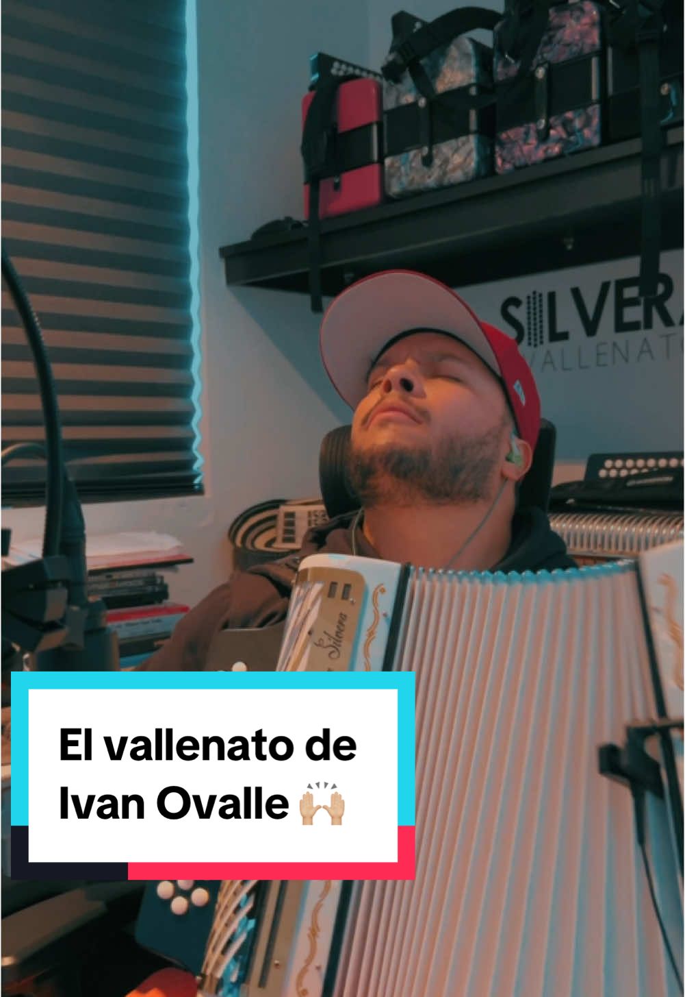 “Cuando pasas por mi lado quedo mudo, como el cielo sin las aves veraneras”…poesía del maestro @IVAN OVALLE OFICIAL  #acordeón #vallenato #vallenatos #colombia #clasesdeacordeon #vallenatosdeoro #vallenatosromanticos #volveralaternura 