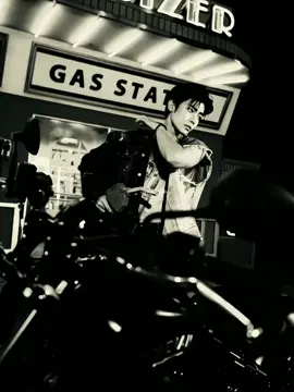 POV : your bf is biker😭😭 #neohou #houminghao #neohou侯明昊 #houminghao侯明昊 #fyp #foryou #foryoupage #cdrama #drachin #cdramalovers #cdramalover #drachinlovers #biker #motorcycle 