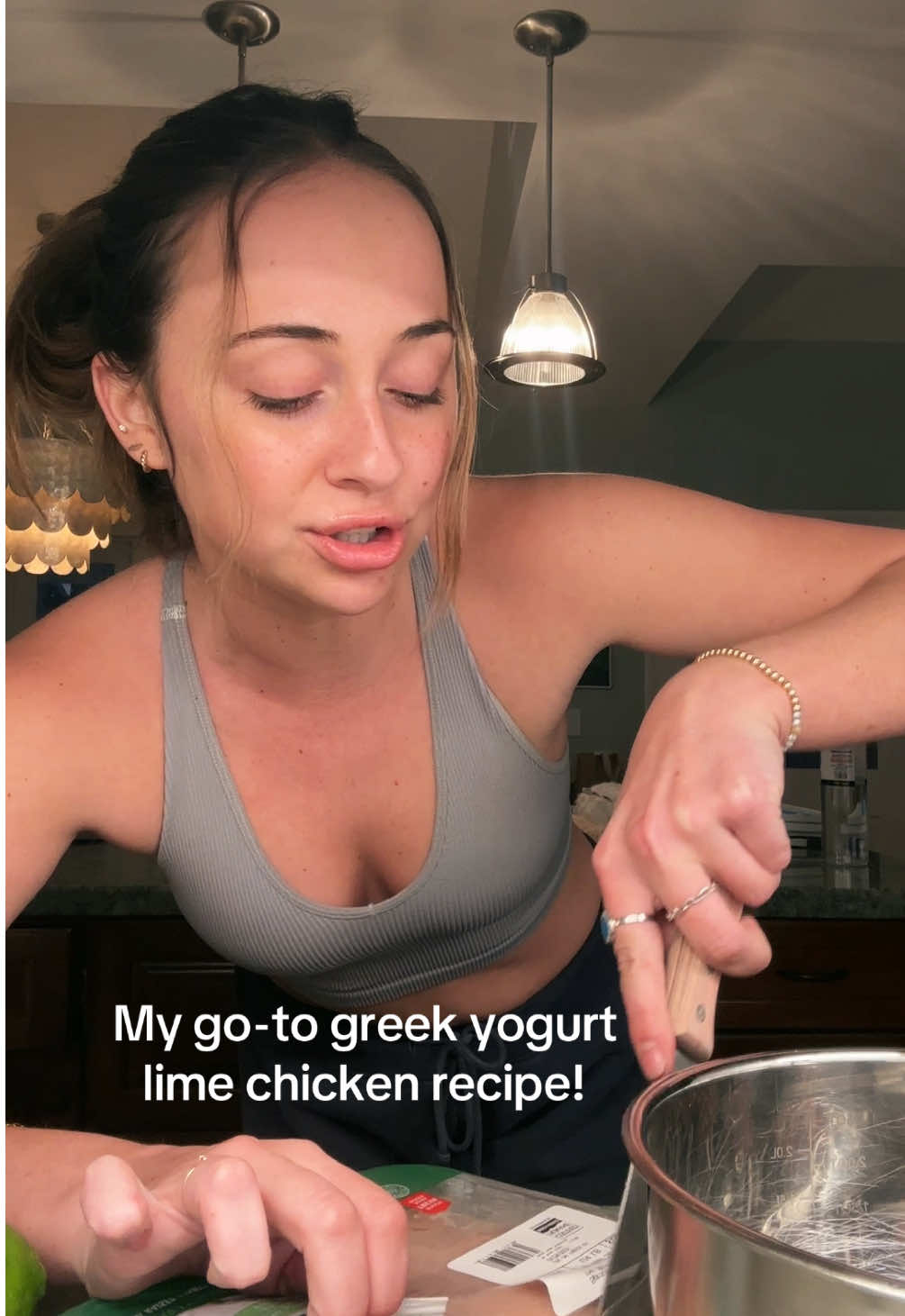 My favorite chicken recipe ever!! Easy & yummyyyy yayyy #greekyogurt #chickenrecipe #healthydinner #easydinner 