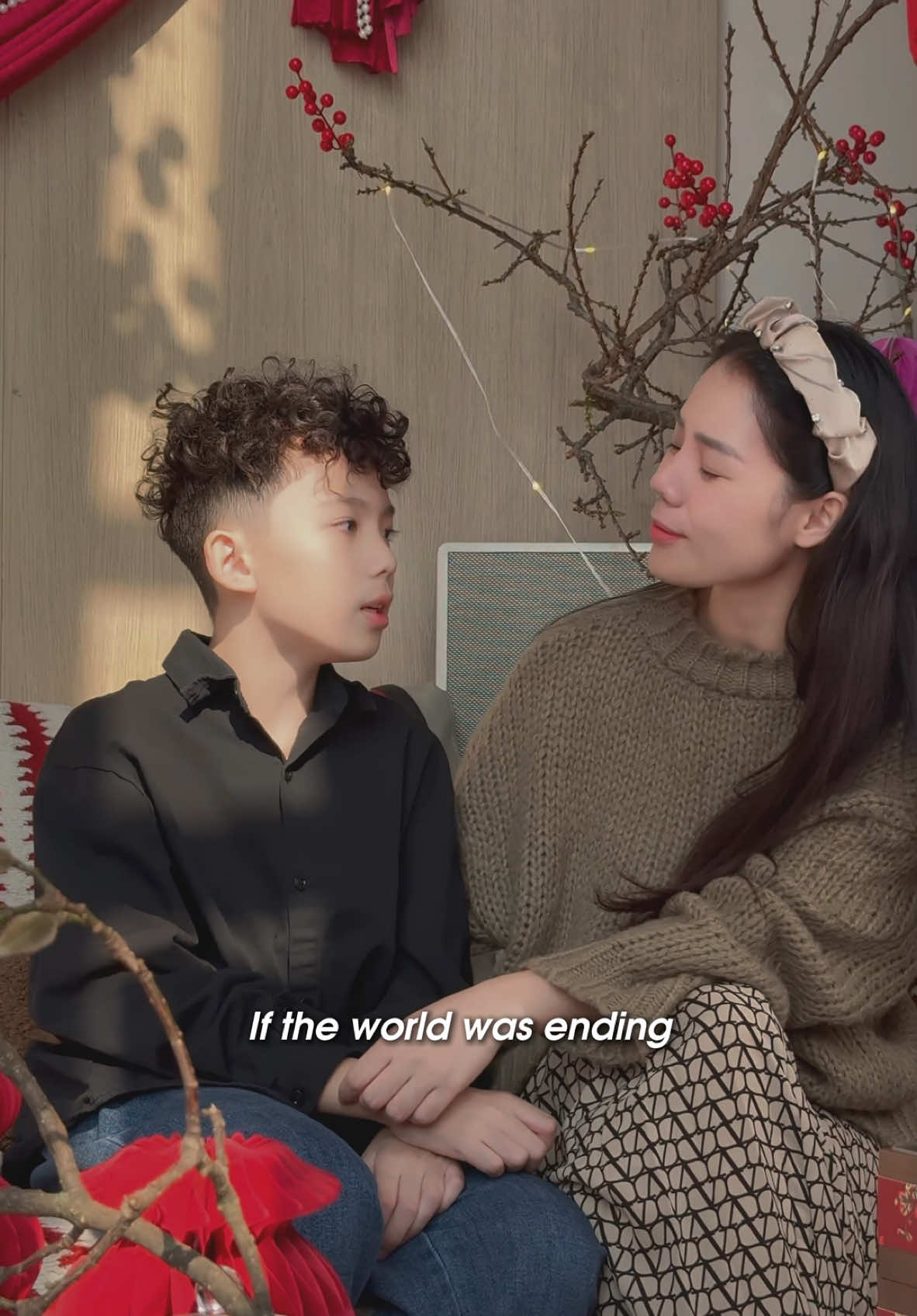 Cậu cả của mẹ Ly bình thường ngại lắm luôn, bảo hát bài gì cũng ko mà gặp đúng bài tủ của em bé, thấy lúc tắm cũng nghêu ngao hát bài này haha❤️ Mẹ rủ hát thế là hát luôn tặng các cô chú anh chị ạ❤️#huongly #tiktokgiaitri #diewithasmile #ladygaga #brunomars #fyp @Gia Đình SS 