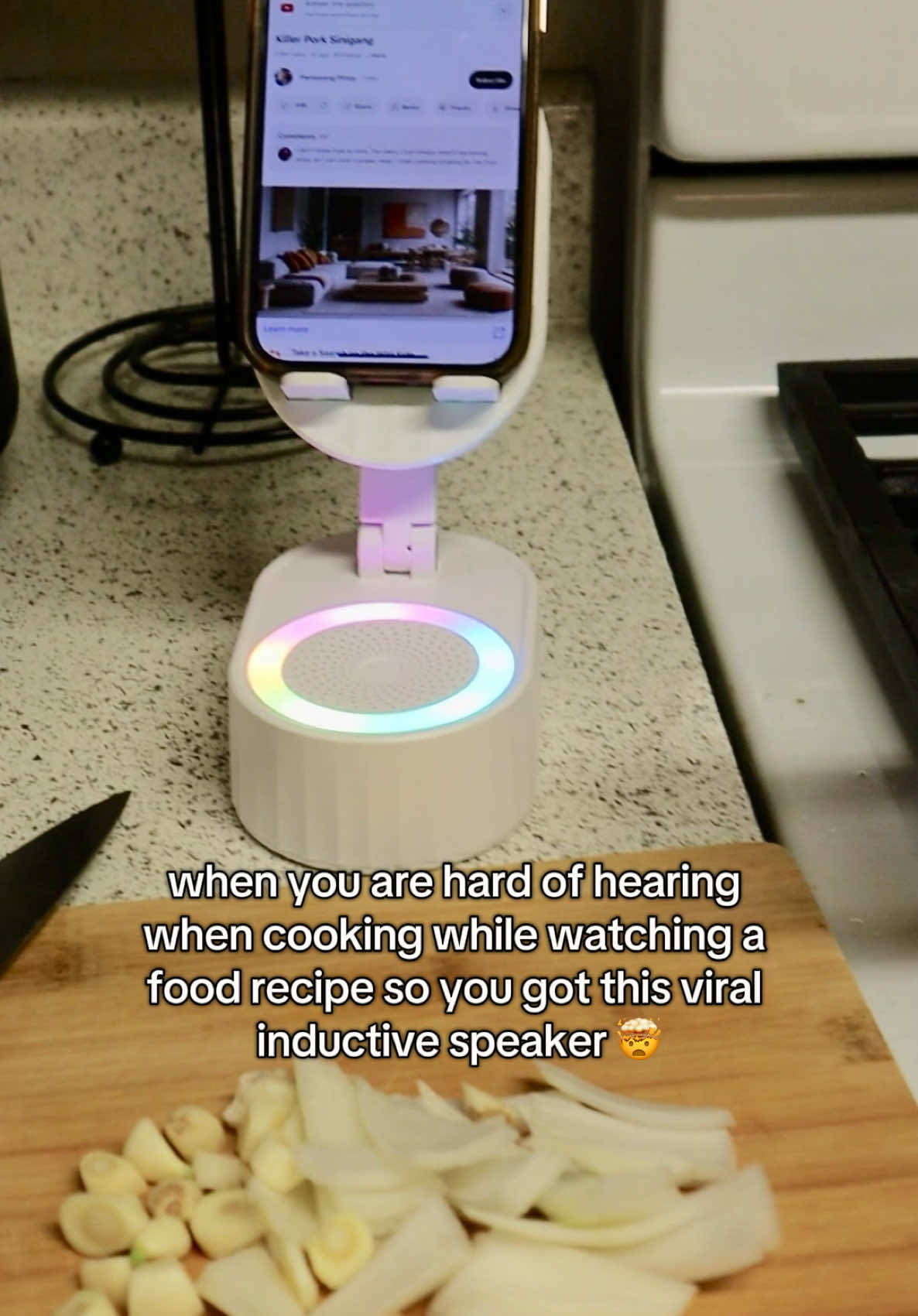 Especially when the vent is on. I had to turn up my phone’s volume all the way up so i can hear 🤣 #inductionspeaker #speaker #bluetooth #speakerphone #giftideas #tiktokshop #viralvideo #tiktokshopfinds 
