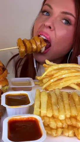 Are you kidding me?! This was legit SO good 🤩🍗 . . . . . . . #asmr #asmrsounds #hunnibeeasmr #satisfying #satisfyingvideo #eating #eatingasmr #trending #foryou #foryoupage #shorts #reels #viral #explorepage #hunnibee