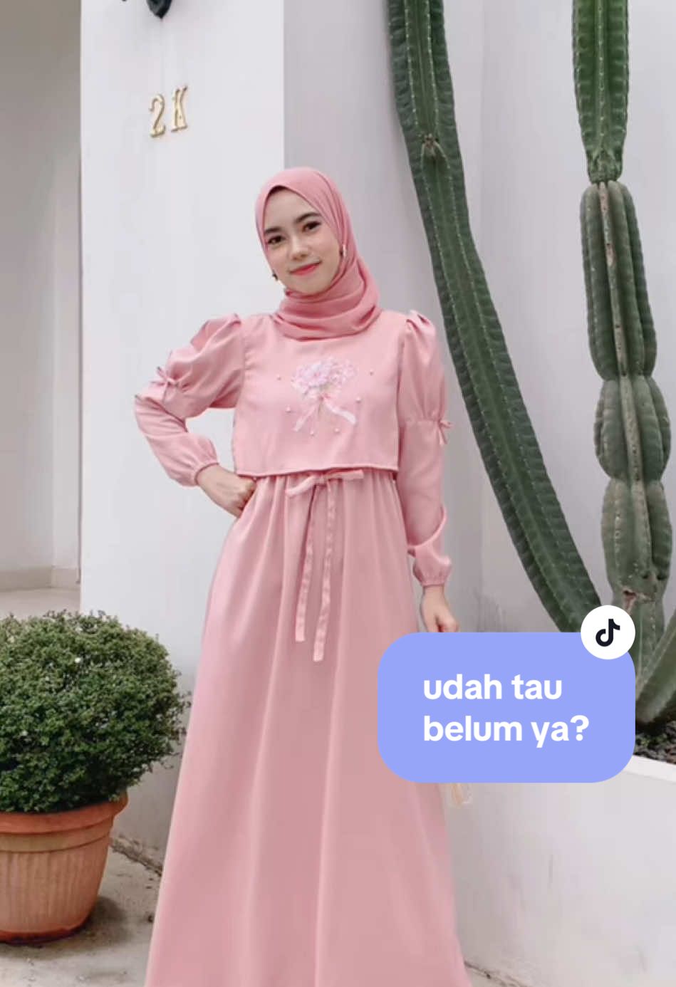 Udah pada tau belum yaa ada dress motif bunga printing gemesinn 👀🎀🌷 #affiliatemarketing #cantik #hijab #hijabstyle #kebaya #gift #ootdinspiration #kerudung #fashioninspo #affiliate #klikkeranjangkuning #hadiah #promo #dresscouple #emmaqueen #simple #elegant #fashion #fashionmuslimah #hijab #queena #outfitideas #outfitinspo #fyp #fypage #fypシ #xyzbca #viralditiktok #gayaditiktok #fashiontiktok #ootdfashion #dressmuslimah #TikTokShopBrandFestival #cuantanpabatas #jumathemat #selasabergaya #belilokal #wibgajian 