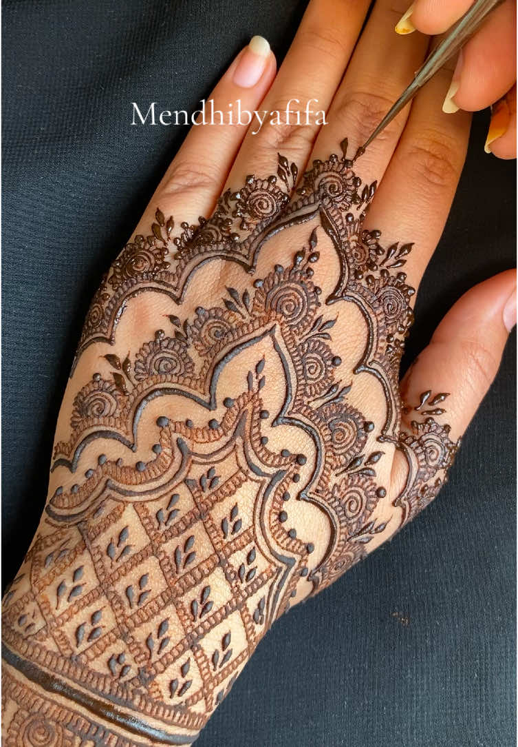 henna #mendhi #viralvideos #reels #relitfeelit #simpleeid #eid #eidlook #hennartist #simplehenna #hennalove #Love #hennaart #hennatattoo #eidmubarak #eidseries #hennalahore 