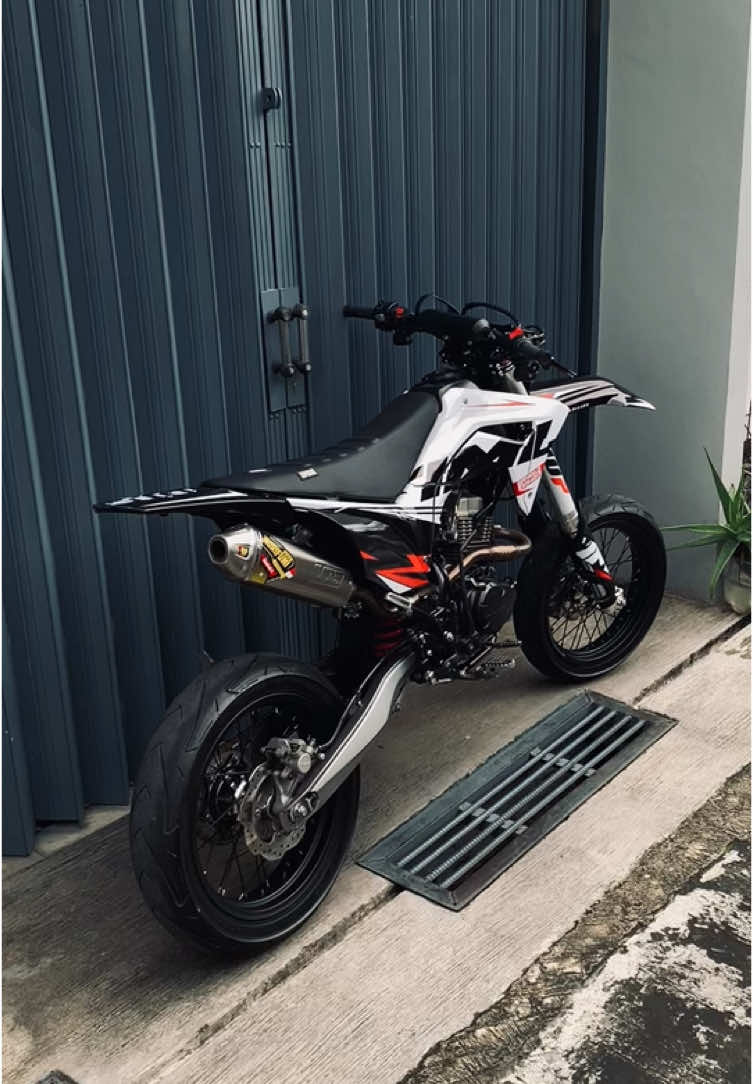 Decal by IMMANUEL DECALWORK #supermoto #supermotoindonesia #fypシ 