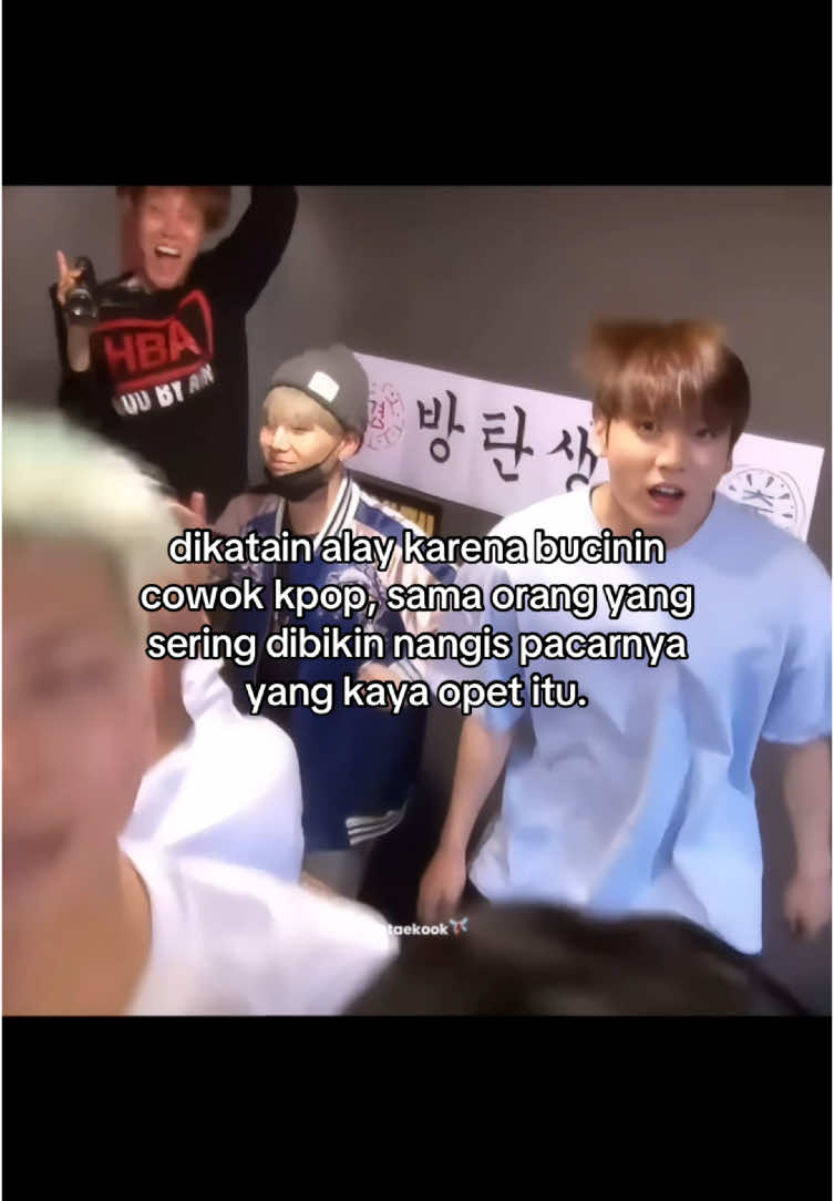 duh rugi banget air matanya, mending putusin aja pacarmu mari bucinin cowo kpop bersamaku. #bts #btsarmy #bts_official_bighit #army #kpop #armybts 