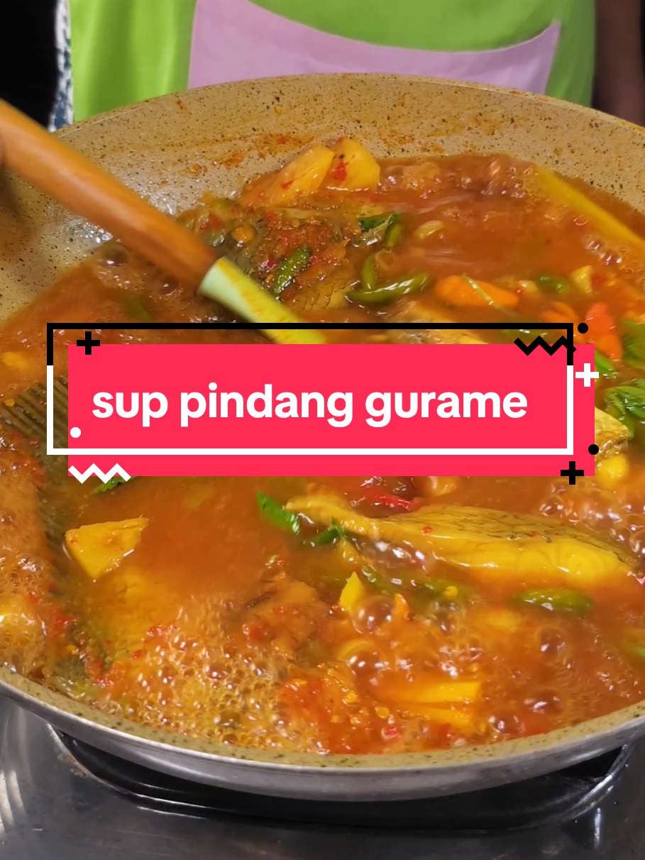 Sup pindang gurame.. Lihat kuah merah nya ini sudah langsung lapar... Rasanya seger.. Gurih ada pedesnya.. Lebih sehat masaknya tanpa minyak tinggal cemplung² aja 😍😍 #supikan #ikangurame #resepikan #pindangikan #masakansehat #menudiet #fypシ #dapurcantikchannel  Bumbu sup pindang gurame ini saya haluskan pakai chopper favorit saya. @Mitochiba Electronic  ch 250 yang sudah pasti awet kuat dan bertenaga.. saya sudah gunakan hampir 2 tahun, sangat membantu untuk masak memasak setiap hari jadi less effort… Pakai kode promo MITODACAN dapatkan harga spesial di shopee #terkenalawetnya #mitochiba #mito #chopper #ch250 RESEP SUP PINDANG GURAME - 1ekr / 750gr ikan gurame - 1,5ltr air - 1btg sereh - 25gr lengkuas - 1ikt daun kemangi - 200gr nanas - 1bj tomat merah - 25gr mix cabe rawit merah dan hijau - 2sdt terasi matang - 4sdm air asem jawa - 1,5sdm garam - 2sdm gula merah - 1,5sdm gula pasir - 2sdt kaldu jamur Bahan Yang Dihaluskan - 70gr bawang merah - 50gr cabe keriting merah - 25gr kunyit Happy Cooking Dapur Cantik Channel