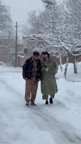 یک روز برفی مهمان صدای گرم خالد خرم عزیز ❤️ #muqadassafa #fyp #vrial #foryoupage #afghanistan #snow 