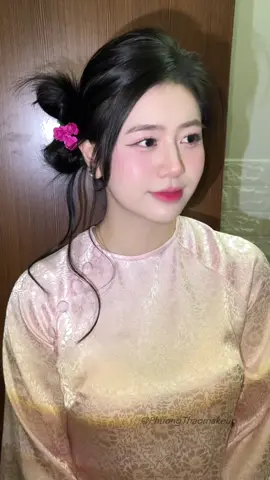 Năm nay mọi người chụp áo dài nhiều quá 😍 khách tui xinh xỉu lun á trời 💓 #phuongthaomakeup #xuhuong #makeupartist #makeupcodauhaiduong #makeupcodauhanoi #makeupaodai 