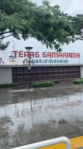 Teras samarinda ketika hujan …..  #samarindakaltim #kalimantan #kalimantantimur #fyp 