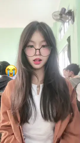 old trend😭 #fyp #moots? #foryou #uni #views #viewproblem #fpy_tiktok #oldtrend #trending #zxycba #uniform #thinkb4youdo #girlypop 
