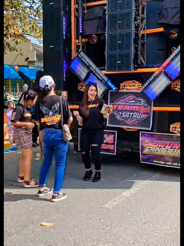 🥰🙏🏻 @rosaliaaudioo  @gamm0345  @kampung_mbukung  #rosaliaaudio #teamsatru #mbukungstory #kayenpati #mbakcantik #fyp #masukberandafyp #idola #viralvideo #dancer #horegjawatimur #karnaval 