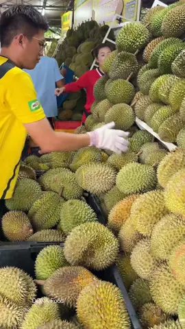 Durian Heaven!  The Most Popular Durian Store in Malacca - Fruit Cutting Skills Malaysian Street Food Location : Malacca Durian Heng google map : https://maps.app.goo.gl/PSWoqfwQQauS9L6BA #durian #malaysia #MalaysianFood 