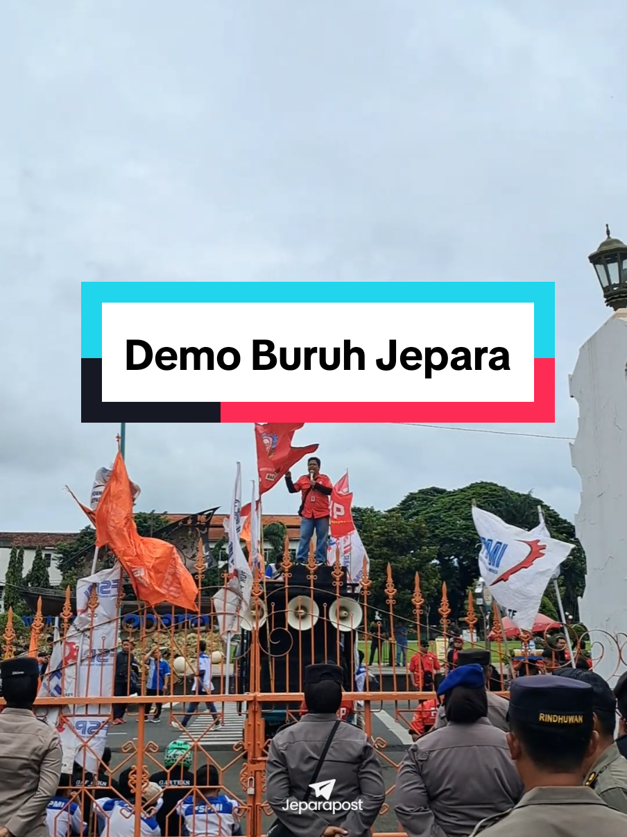 Demo Buruh tolak revisi upah minimum sektoral (UMSK), Rabu (22/1/2025). #jepara #jeparapost #jepara24jam #jeparahits #jeparahariini #buruhjepara #kulipabrikjepara #pabrikjepara #hwijepara #kanindojepara 