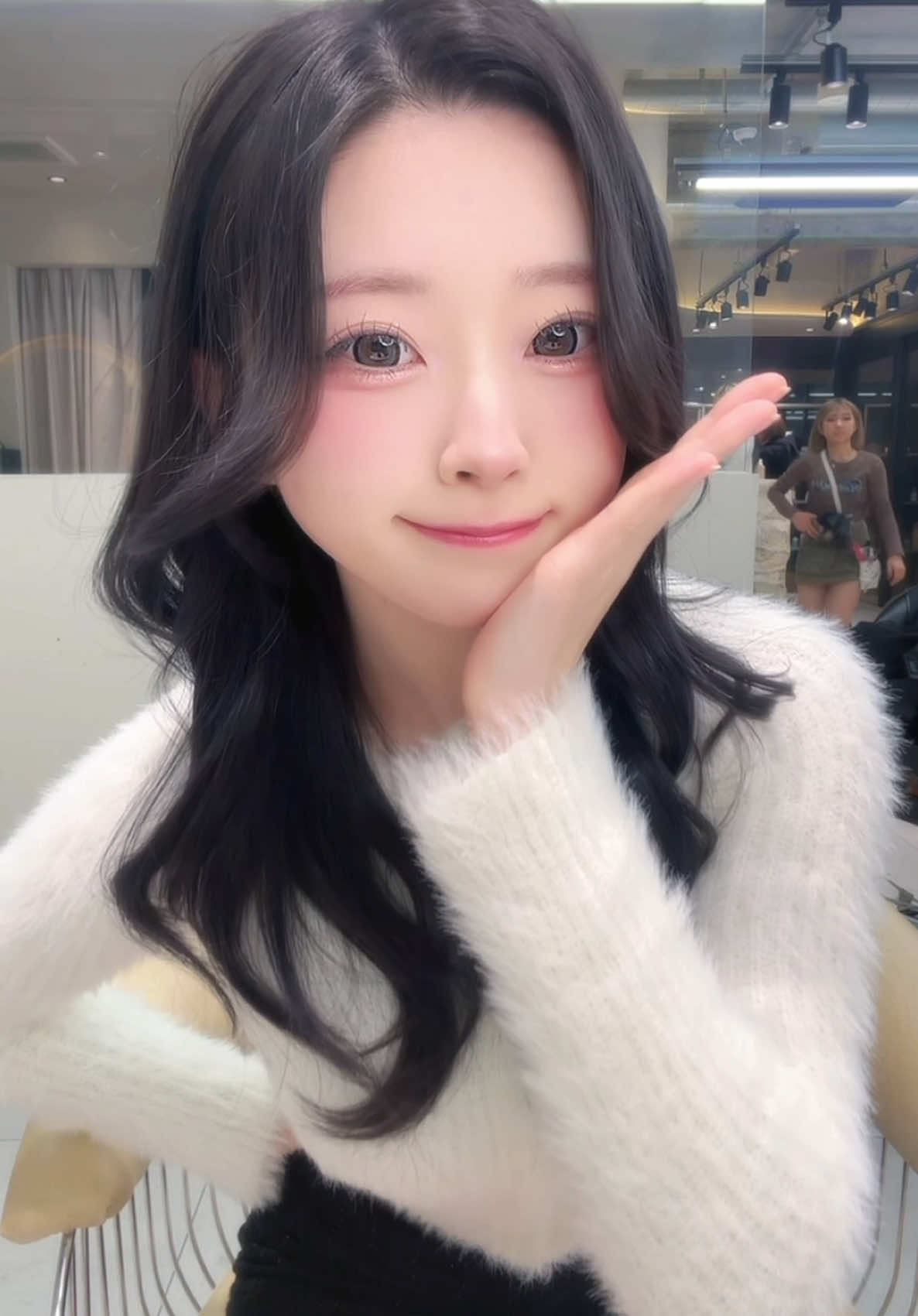 髪染めた🫧よく見たら青色なんだ💙ྀི
