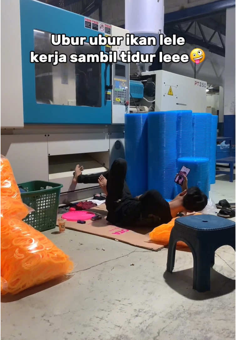 Ubur ubur ikan parii  Menyala wiiiii🤪🤪 #kulipabrikcikarang #injectionmoulding #cikarang 