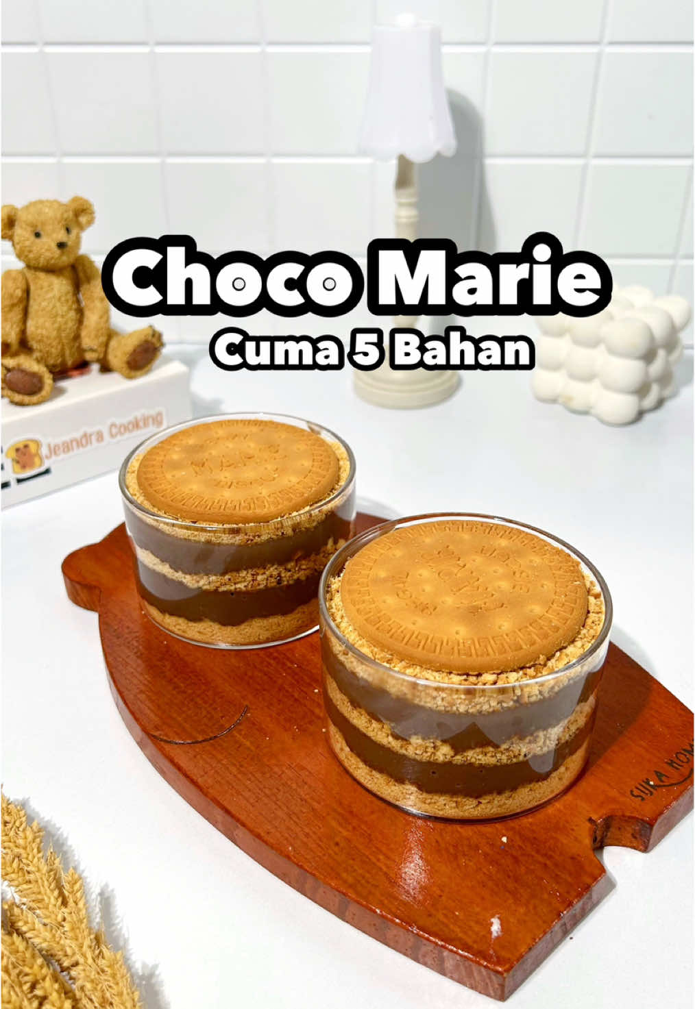 Dessert simple no oven no mixer!! Cuma 5 bahan aja rasanya enak bisa jadi ide jualan juga loh .. biar seger minum @chiforest_id yang bebas gula 🥰 Resep 12 biskuit marie 300 ml susu cair 1 sachet SKM 45 gr dcc  1 sdm maizena (larutkan dengan air) #dessert #desserts #resepsimple #dessertsimple #idejualan #chocomarie #coklat #olahanbiskuit