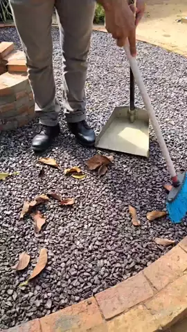 GENIAL Ideia 🤩  Hoje eu vou te mostrar como Fixar pedras no seu Jardim  #DIY #ideiasincríveis  O produtos que usei o holdstone da Lt shine  Ganhe 5% de desconto usando o cupom  FACASUAOBRA5 no site construlivre  Ou compre pelo televendas  11 4067-8086 @ivaldocristal @ltshine.oficial @escutaoveio