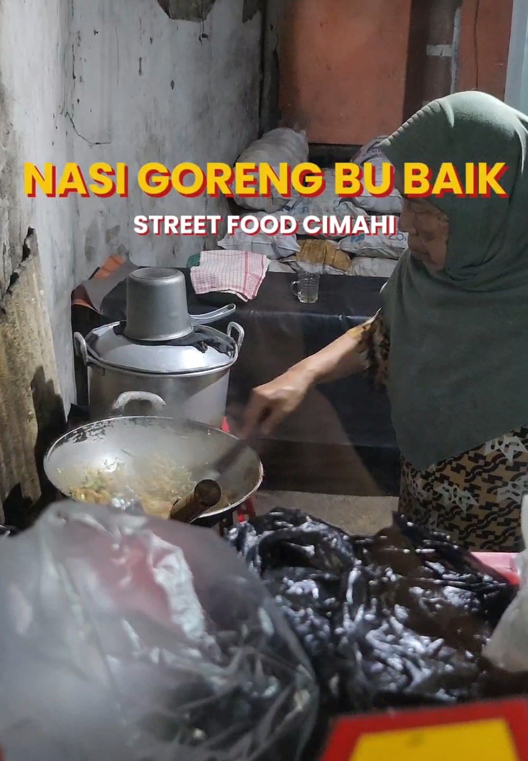 Buat warga Cimahi, harus nyobain nasgor Ibu ini. Dijamin kenyang banget. #cimahi #kulinercimahi #infocimahi #streetfood #cimahibanget #makananindonesia #nasigorengkampung #kulinerbandung 