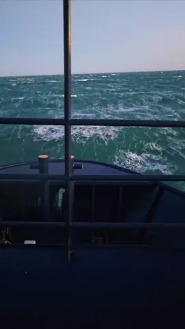 No, no es el Atlántico, es el Alto Golfo de California con vientos de 45 nudos 🥵 #sea #GulfOfCalifornia #Mexico #fyp #ship #waves #bigwaves 