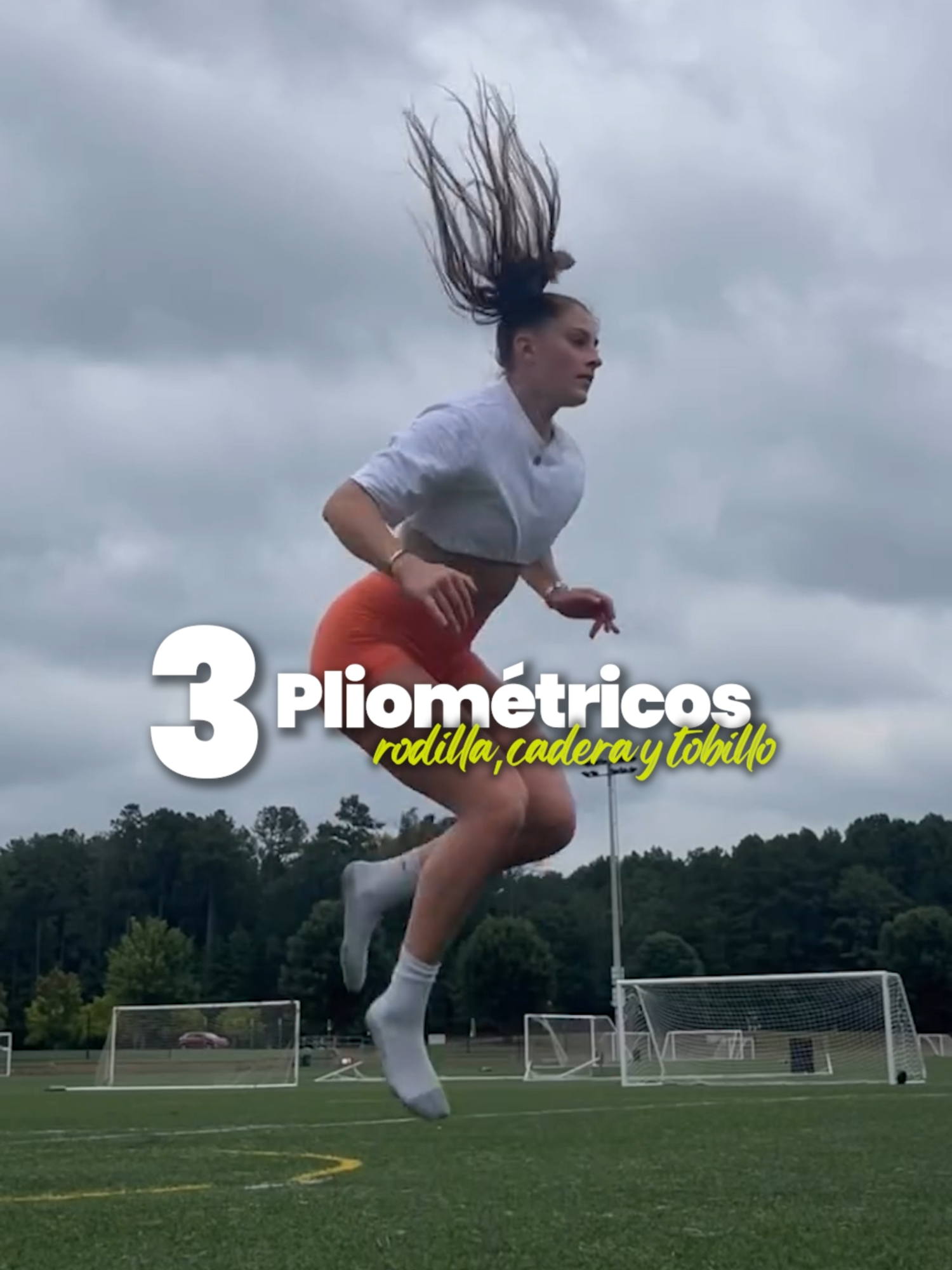 3 PLIOMÉTRICOS para tu RUTINA de pierna (LEE) 👇🏼 Aquí tienes 3 ejercicios pliométricos clave que no pueden faltar en tu rutina: ✅ Tobillo: Angel Hops para elasticidad y reactividad. ✅ Rodilla: Skater Hops para estabilidad y control. ✅ Cadera: Broad Jumps para potencia explosiva. 📲‼Si quieres dar un salto en tu entrenamiento ve al link del perfil para hacerte con los programas de entrenamiento ‼ #fitnesshibrido #resistencia #reels #instagram #híbrido #fitness #entrenadorpersonal #gym #fyp #foryoupage