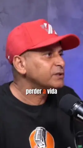 ⚠ A vida no crime muitas vezes não tem final feliz. Na parte1 do episódio do pit do chapadão, um relato que vai te fazer refletir sobre escolhas e consequências. 🗣 Quer ouvir a história completa? Corre no YouTube, assista ao episódio completo e inscreva-se no canal para mais conteúdos impactantes! 🎥🔥 👉 Link na bio #01Sobreviventes #Podcast #Reflexão #DigaNãoAoCrime
