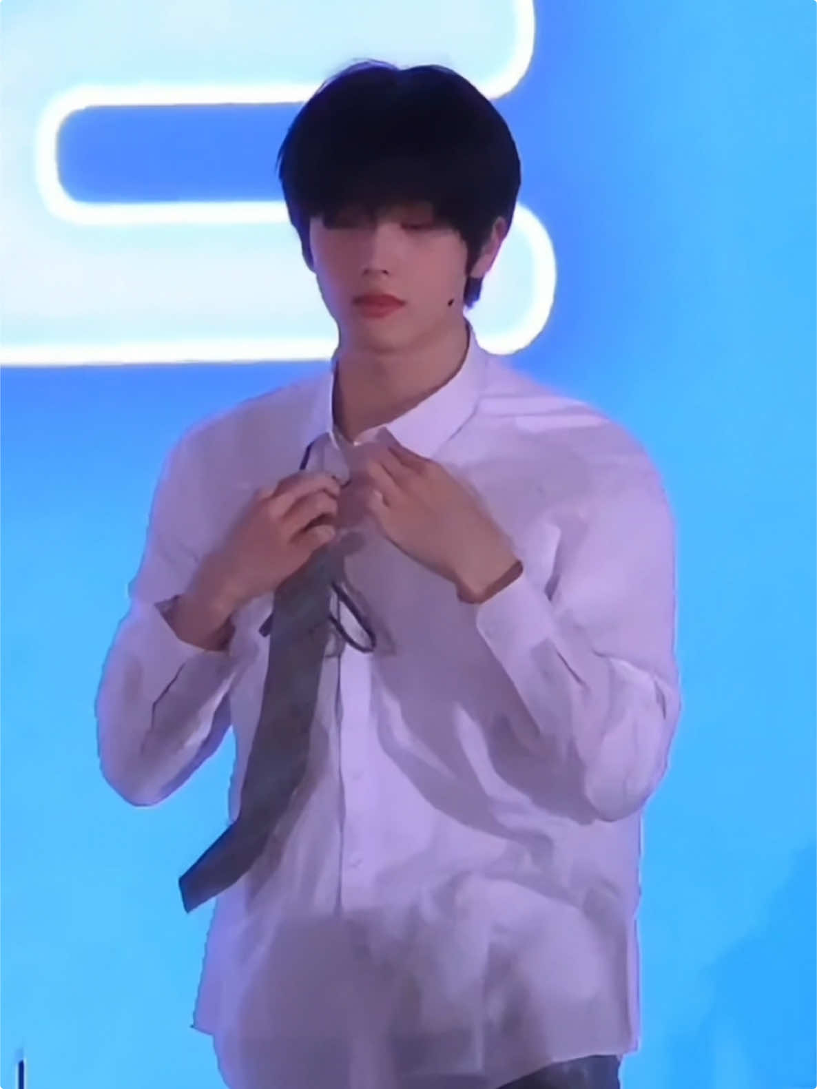 LU TAU LU GANTENG KLO LAGI GITU KAN #JISUNG 😭 MAKANYA PAKE SAMBIL NGACA SEGALAAAAAA😭