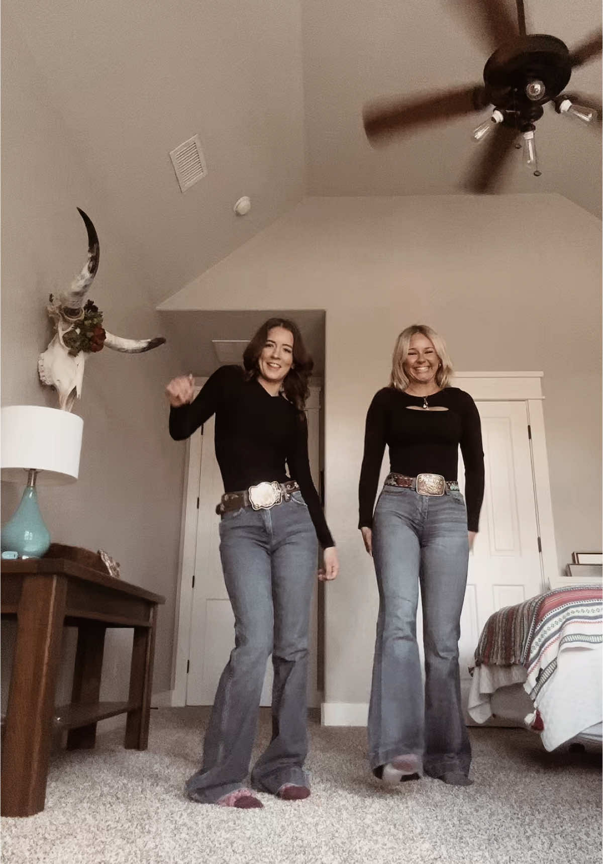 #country #viral #blonde #brunette #7jeans♠️⚡️ #wranglers 