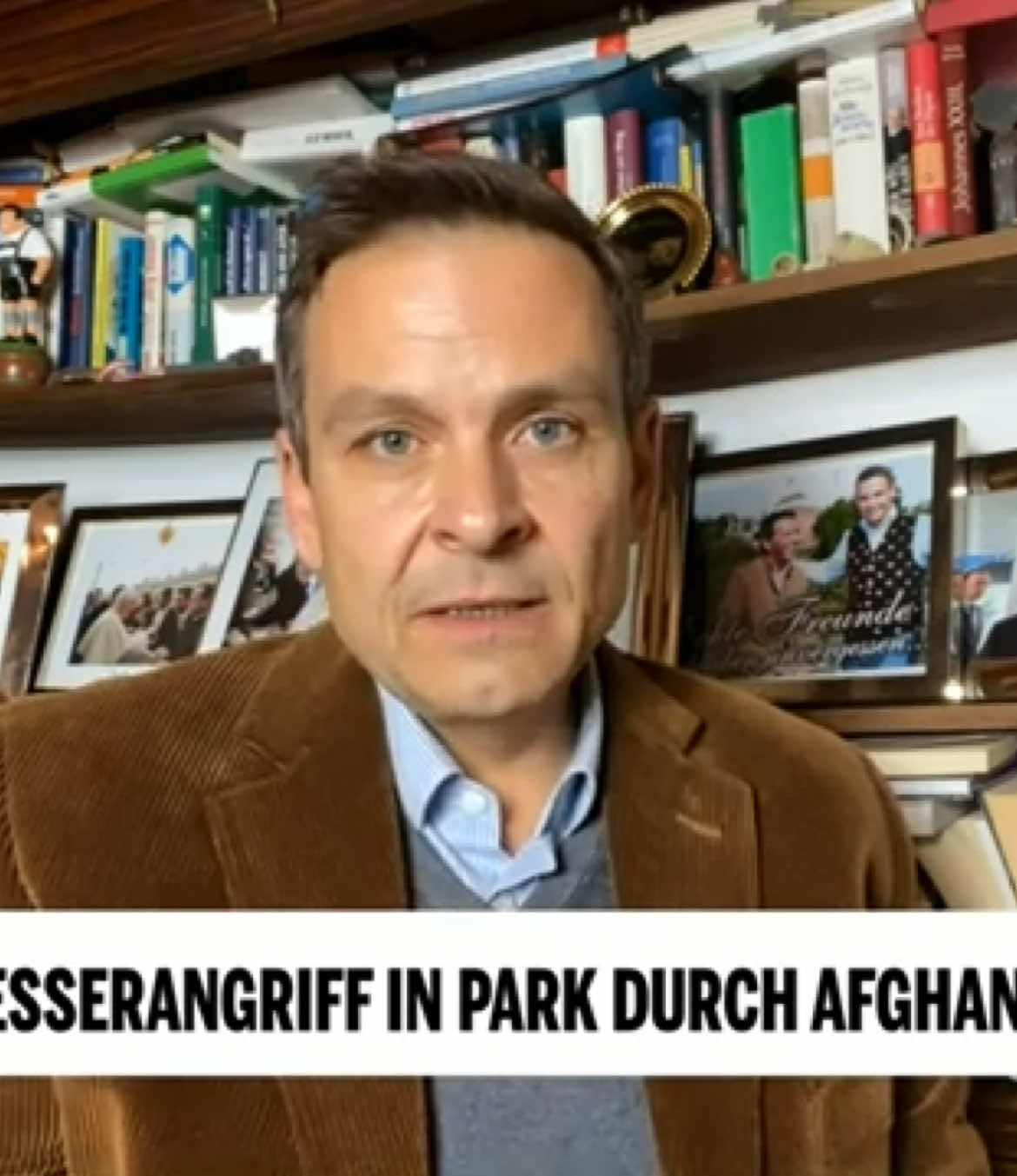 Aschaffenburg, 2 Tote. 1 Kind. Immer wenn Heuchler von Innehalten und Anteilnahme sprechen, mussten unschuldige Bürger wegen deren Politik das Leben lassen. Aus 10 Jahren „Wir schaffe das“, aus Magdeburg, aus Solingen, aus Mannheim nichts gelernt.