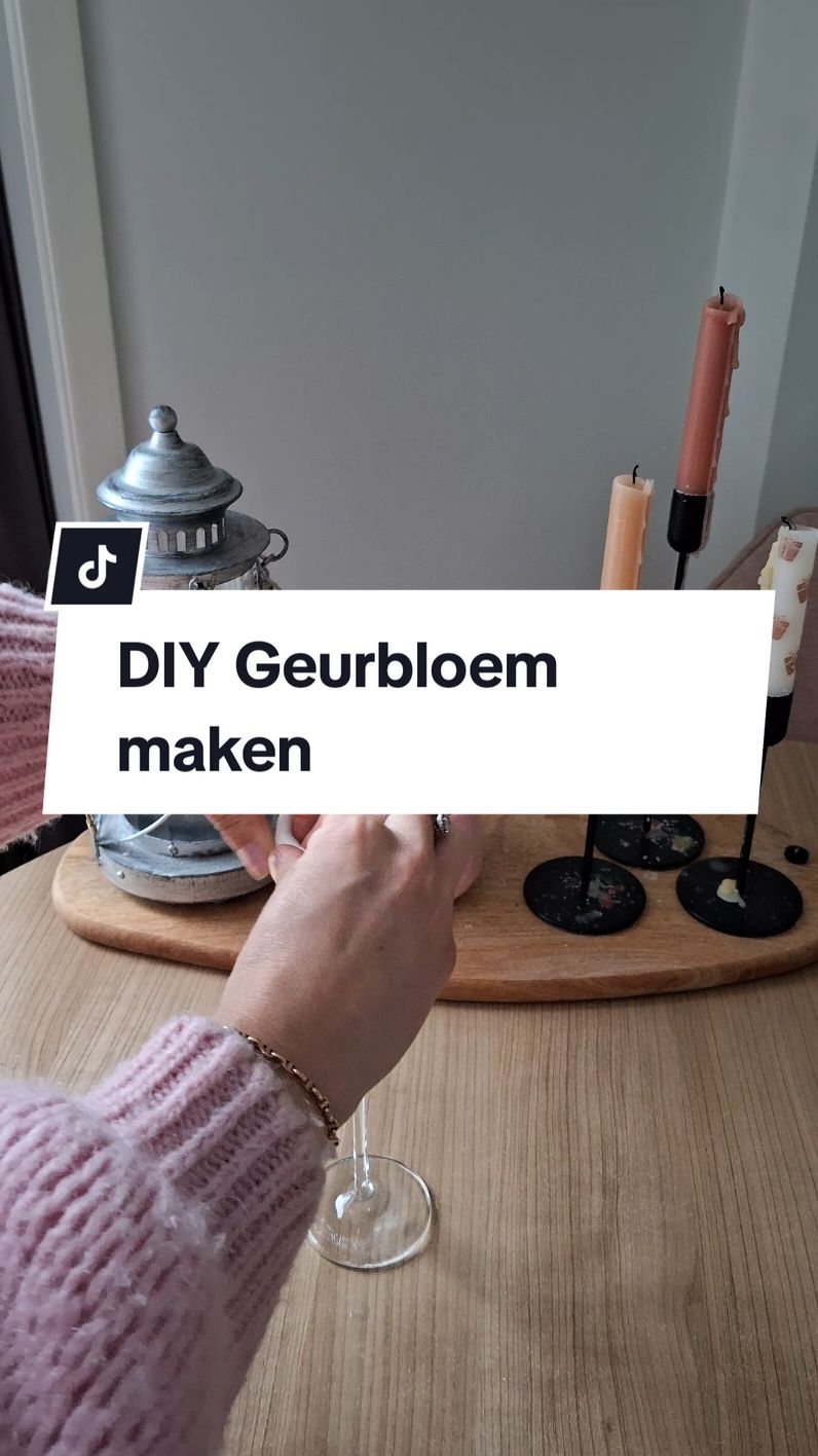 DIY Geurbloem maken!✨️🌸 Dit is wat je nodig hebt:  - Wattenschijfjes  - Champagneglas - Jouw favoriete parfum Een creatieve en eenvoudige manier om een ​​heerlijke geur in je huis te verspreiden en kijk nou even hoe leuk dit staat! 🌸 * TIP: Maak de Wattenschijfjes een beetje vochtig. Zo komen ze beter in vorm 😊 Tag met wie jij dit wil gaan maken & volg voor meer parfumtips❤️ #DIY #parfumdiy #parfum #parfumliefhebber #parfumtips #wattenschijfjes #geur  #champagneglas #luchtjes #bloem #geurbloem #creatief #maken #vriendin #activiteiten #activiteit #samen #bezigheidstherapie #tip #tipsandtricks #voorjou #foryou #fyp 