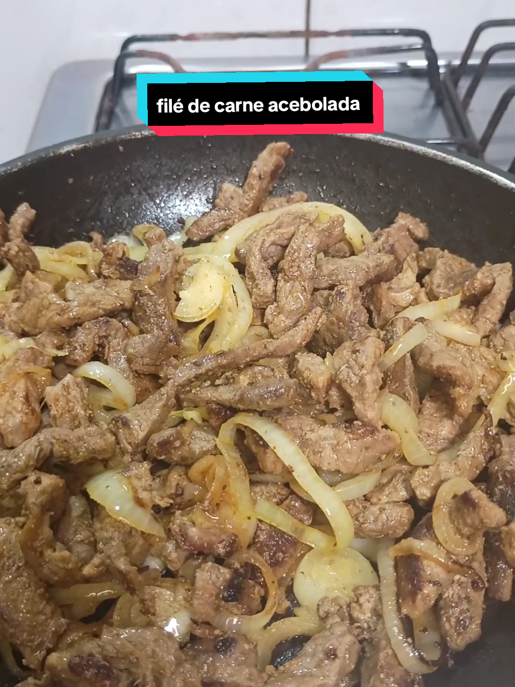 filé de carne com bastante cebola 🧅  #tiktokreceita 