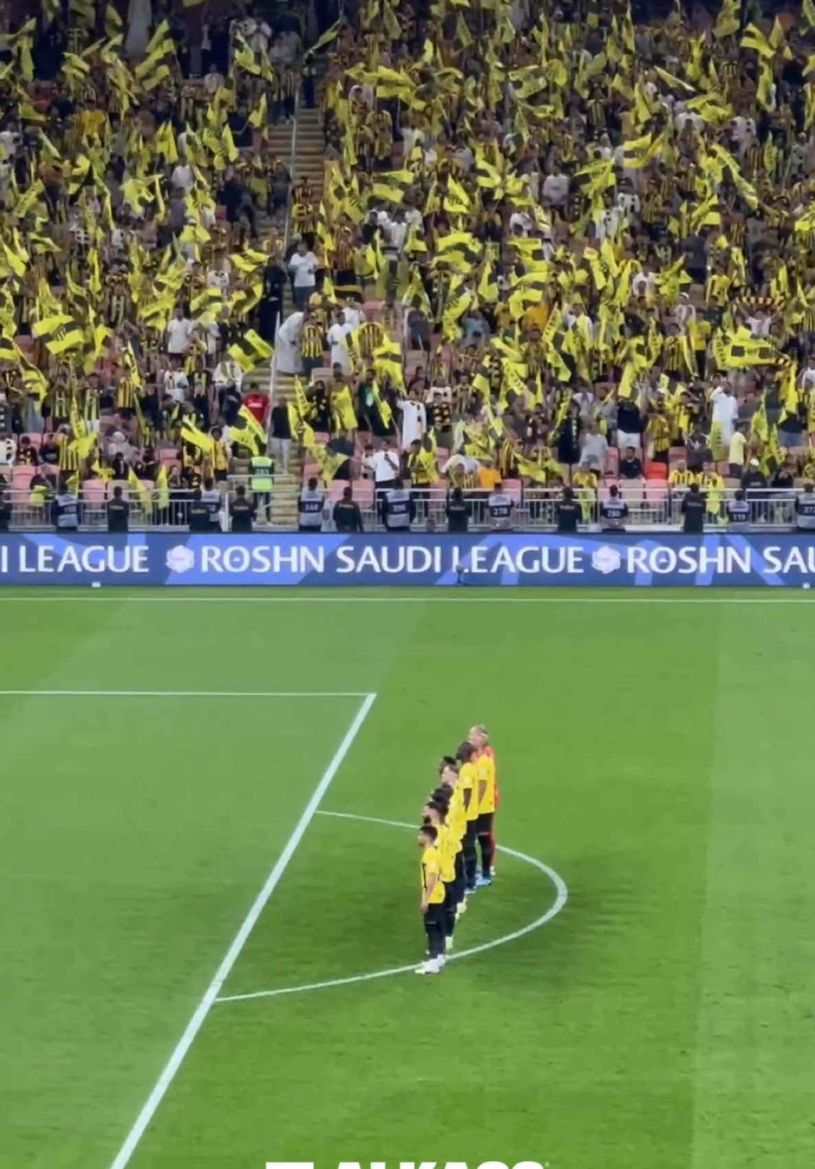 "نادي الوطن".. جماهير #الاتحاد تردد "النشيد" قبل مواجهة #الشباب ضمن الجولة الـ16 #دوري_روشن_السعودي للمحترفين #الاتحاد_الشباب #قنوات_الكاس #الرياضة_على_تيك_توك #SPL #rsl