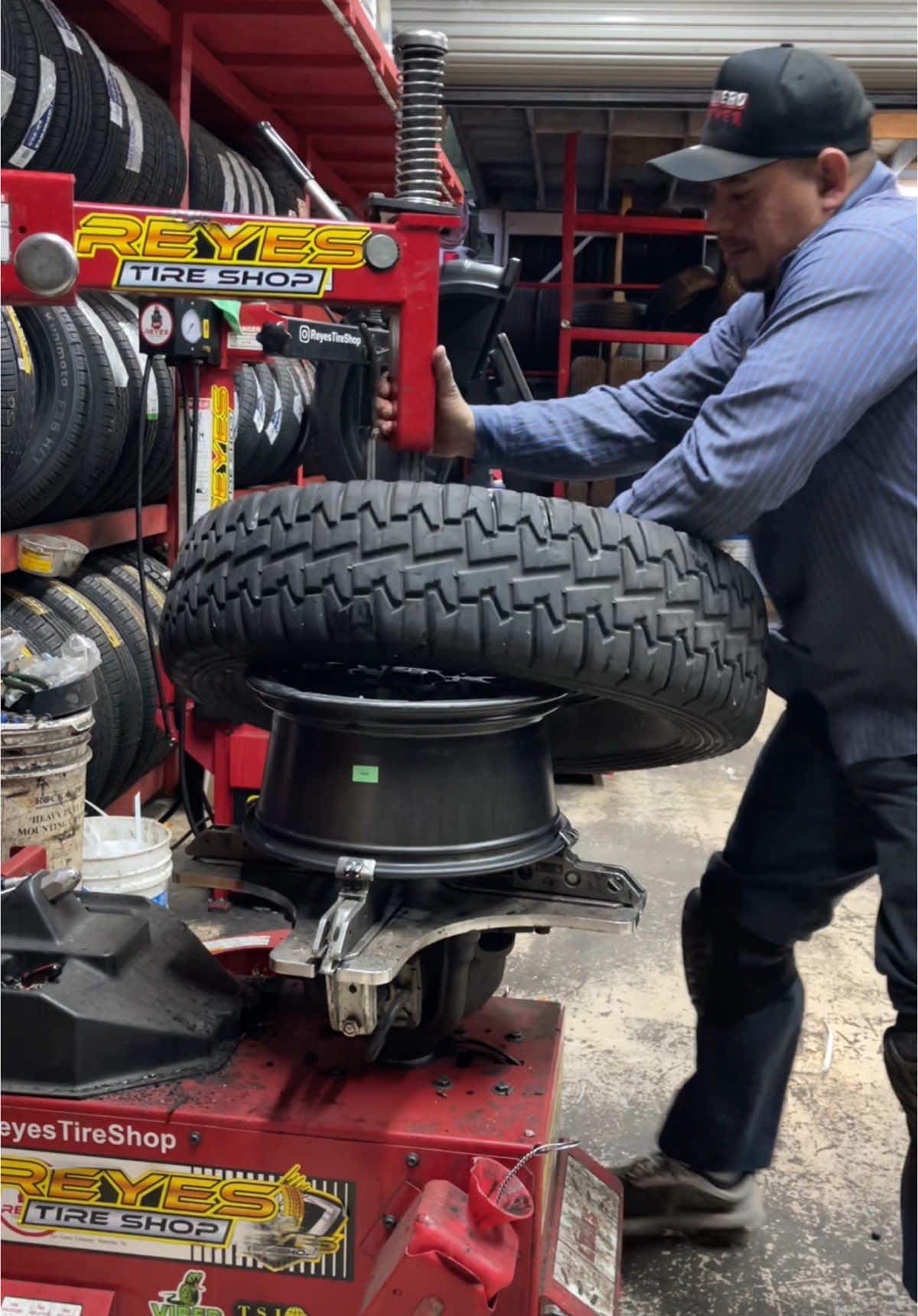 For all your tires need / Para llantas y rines que ocupes somos tu mejor opción 🫡 📍8828 winter gardens Blvd lakeside ca 92040  #reyestireshop #llanteroenusa #sigueme #compachiquilin #nevergiveup #trending #tegnologia #trabajando #padelante #llantasnuevas #california #sandiego #triunfando #newtire #noterindas #tireshop #fuerte #algobien #technology  #compachiquilin  #trendingreels #viralreelsfacebook #compachiquilin #videosvirales #Wow #likeforlikes #siguemeparamascontenido #felizdia #BuenosDias #tegnologia #tools #AlgoBien 