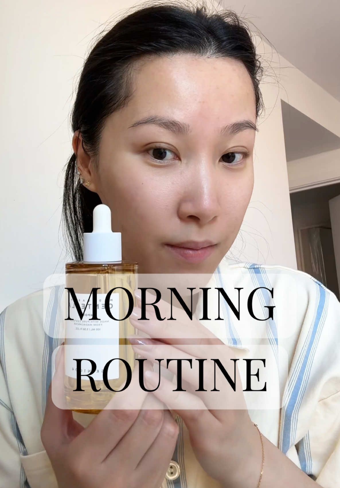 Quick morning skincare routine! ☀️ Products mentioned: Skin1004 Centella Ampoule, Torriden Dive In Serum, Cocokind Electrolyte Water Cream, Skin1004 Gua Sha (gift, not sure if it’s for sale) 🤍 #morningroutine #skincareroutine #morningskincareroutine #kbeauty #koreanskincare @SKIN1004 Official @𝗧𝗼𝗿𝗿𝗶𝗱𝗲𝗻 토리든 @cocokind 