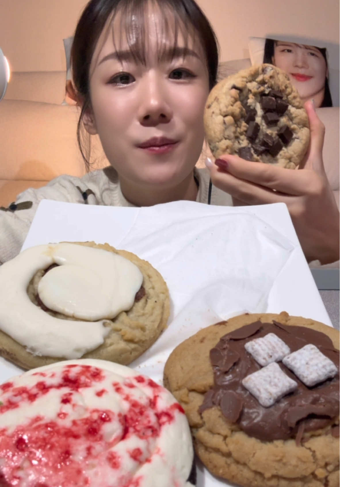 Crumbl cookies #crumblcookies #asmr #food #먹방 #mukbang #한판만 미국 유행 쿠키! @Jina thank you so much❤️❤️