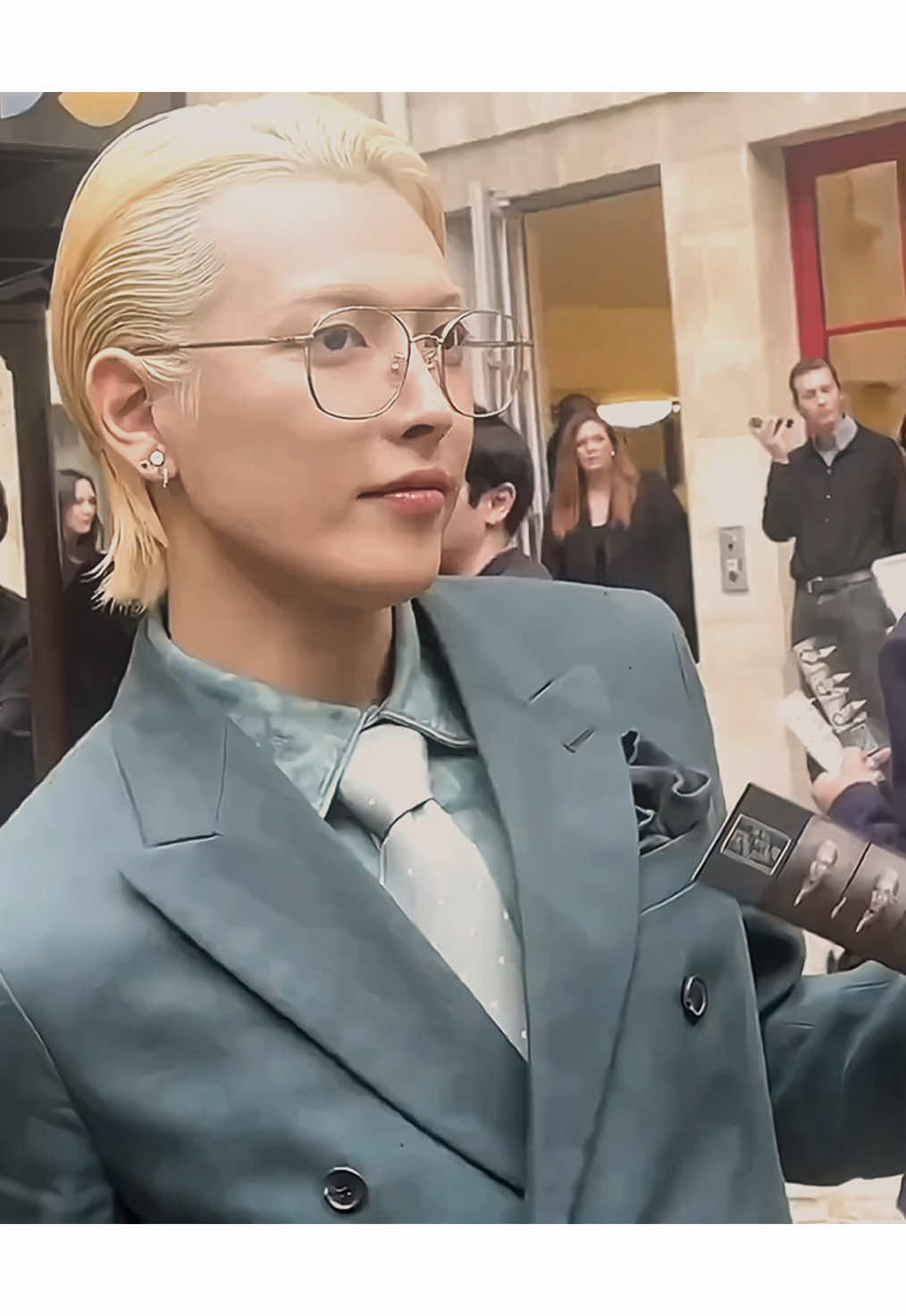 new user who dis 🤣🤣🤣🤣🤣🤣 ac. linosing HONGJOONG AT PFW!! #홍중 #HONGJOONG #PaulSmith #PaulSmithAW25 @Paul Smith @ATEEZ_Official 