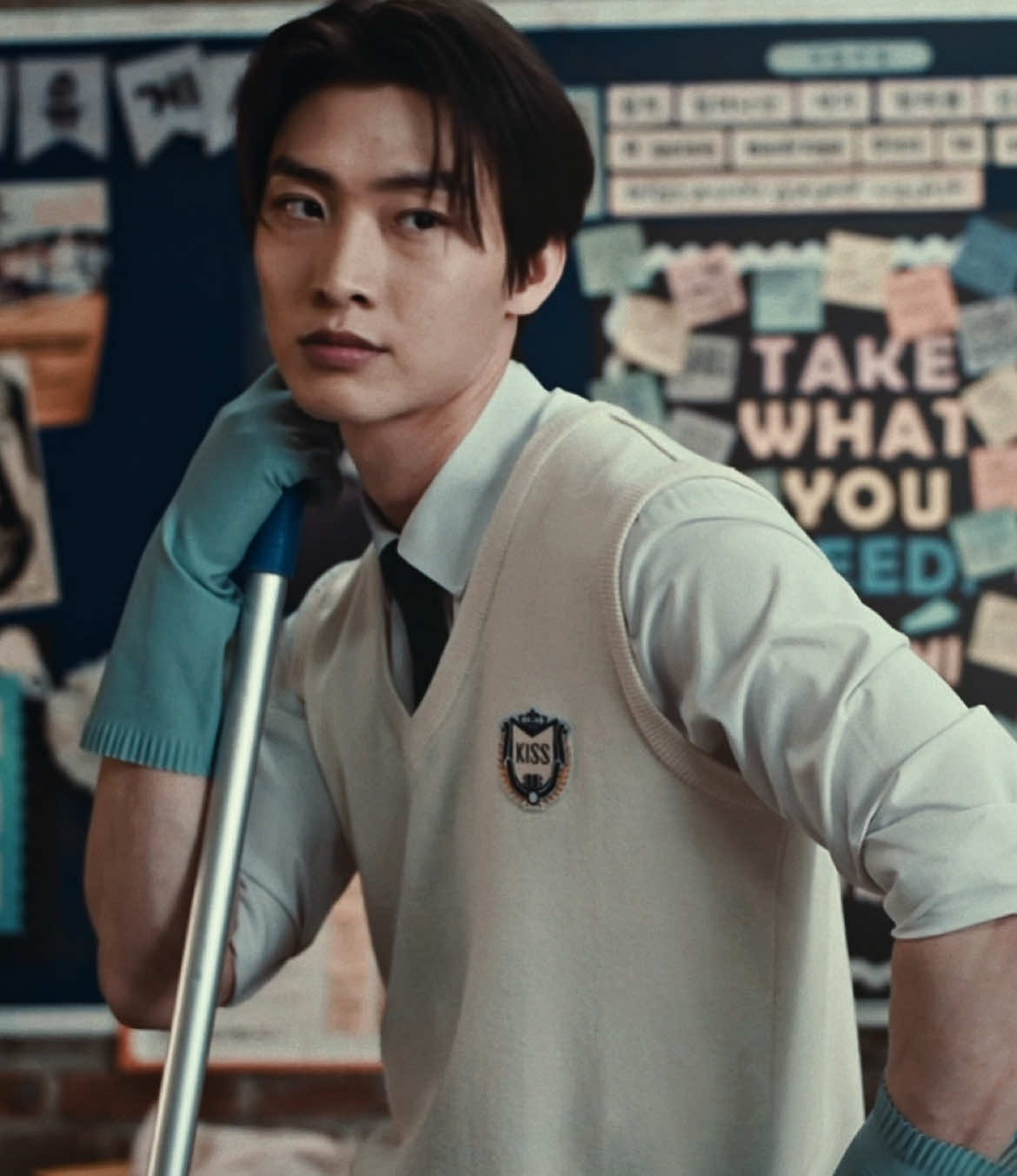 finest man alive. [ ac scoop1es / scp pughscenes ] #xokitty #xokittyedit #xokittynetflix #minho #minhoedit #minhoxokitty #sangheonlee #sangheonleeedit #netflix #fyp   original content!!