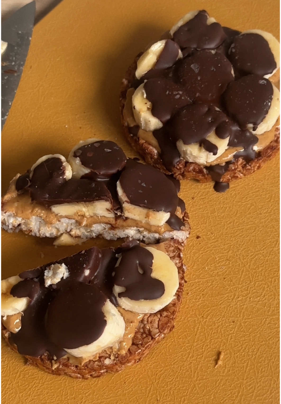 We’re back….. that was embarrassing. Sweet treat: 2 chocolate rice cakes Peanut butter Banana Melted dark chocolate  Sea salt  #healthysnack #sweettreats #snackideas #healthyrecipes 