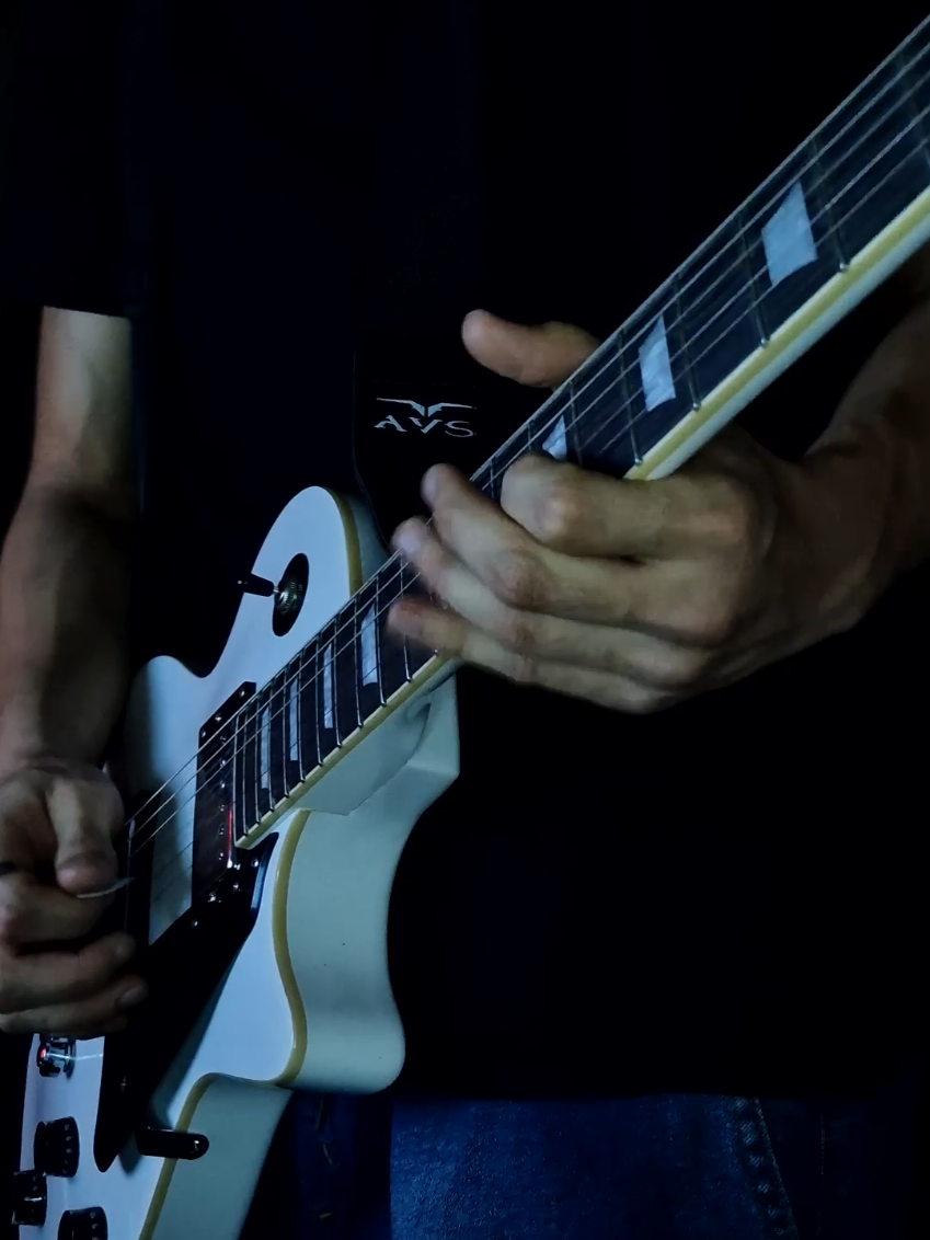shout out #guitar #guitarcover #enhypen #shoutout #eletricguitar #fyp 