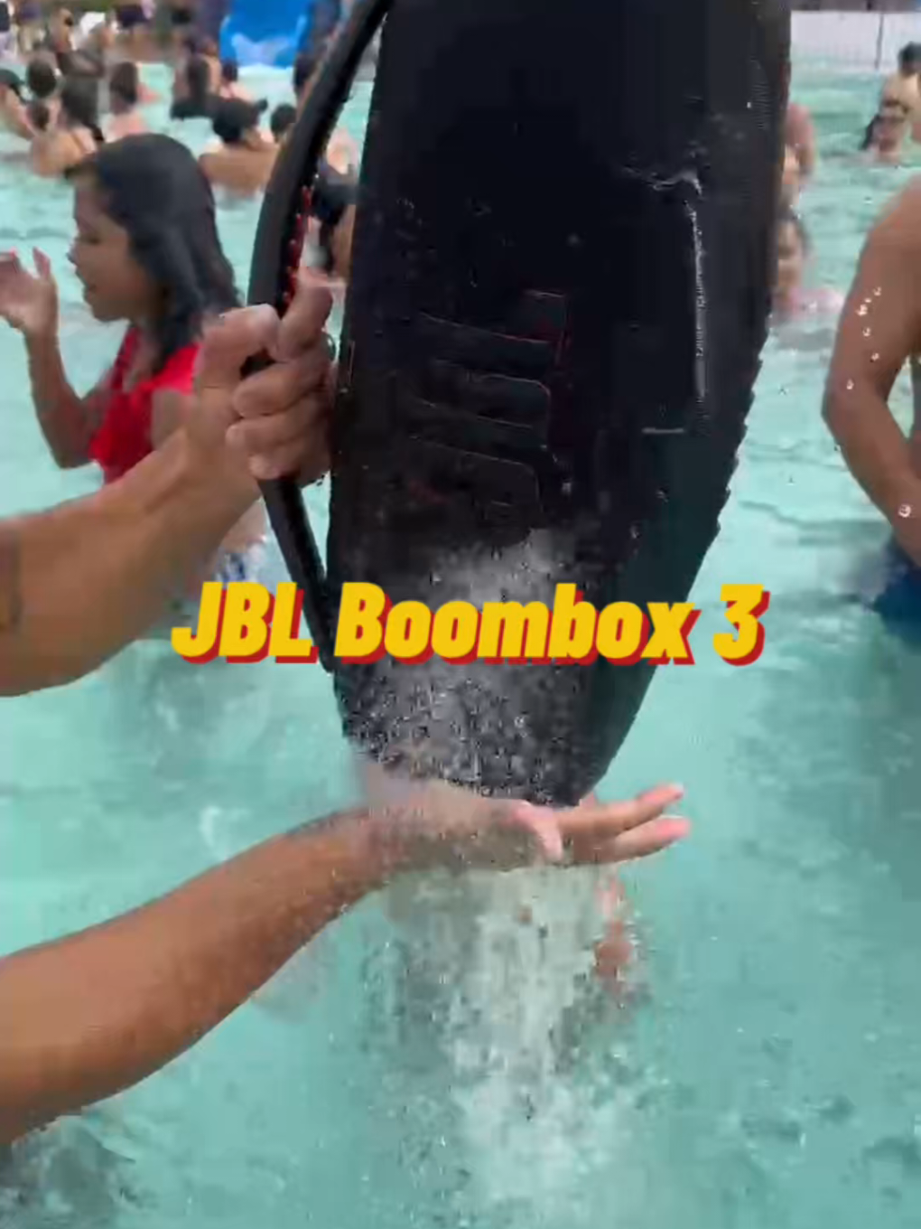 JBL Boombox 3 🔊 prueba de resistencia en el agua con el JBL Boombox 3. Que este verano 2025 no te falte la música!! 🎶 Encontramos en :  📍Av. aviación 2328, san Borja 📞 937 117 367 📞979 812 700 #boombox3 #pyf #paratii #jbl #boombox3 #verano2025 #piscina #ipx67 