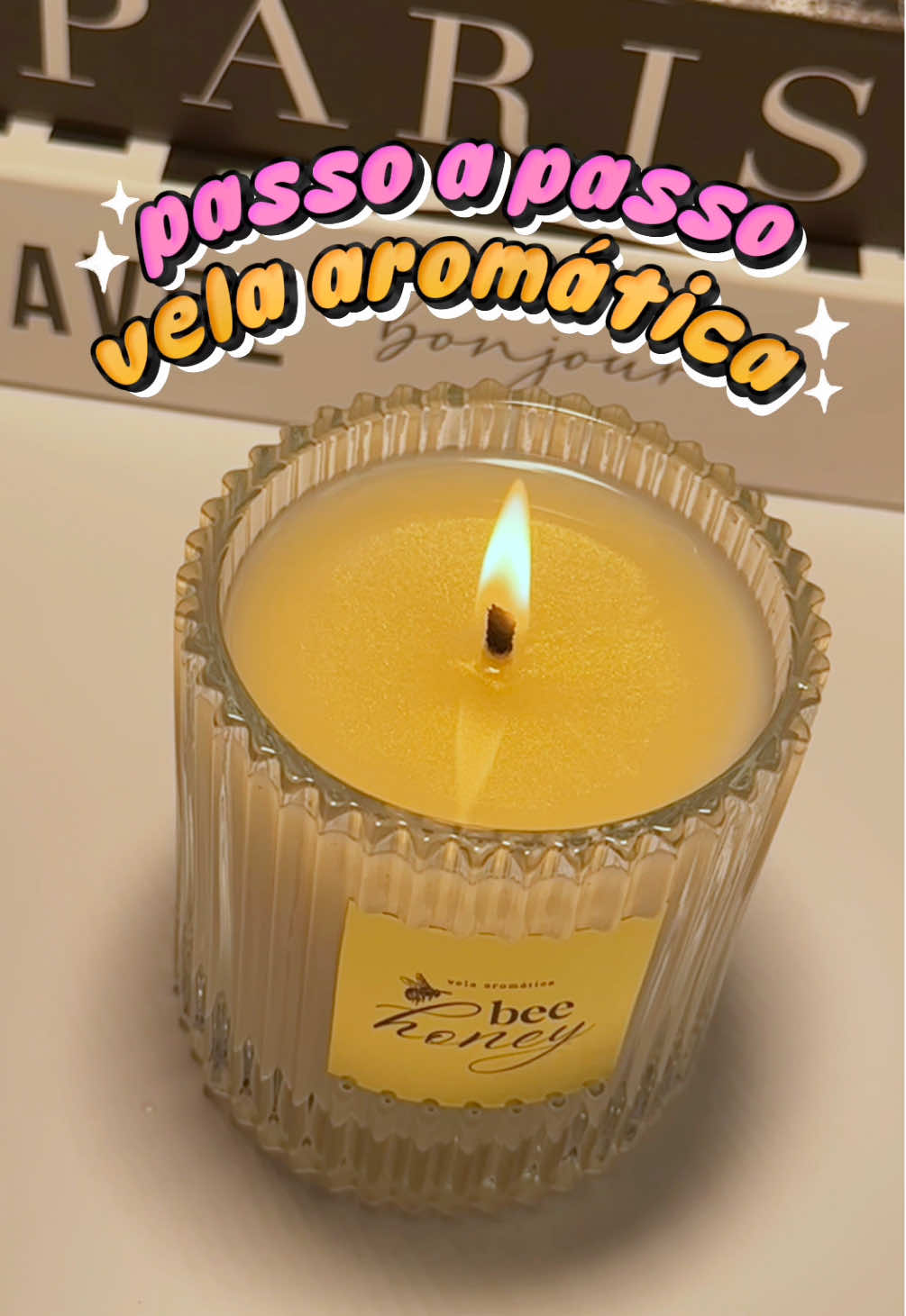 Foi aqui que pediram o passo a passo da produção de uma vela aromática?☝️ Mais fácil que isso, só adquirindo um dos nossos cursos pra aprender todos os macetes e técnicas sobre a produção de velas aromáticas de qualidade e sem enrolação 🤭 Link na bio! ✨ . . . #DIY #facavocemesmo #velasaromaticas #velas #velaartesanal #velasartesanais #candle #cursodevelas #velas #artesanato #velaaromatica #velapersonalizada 