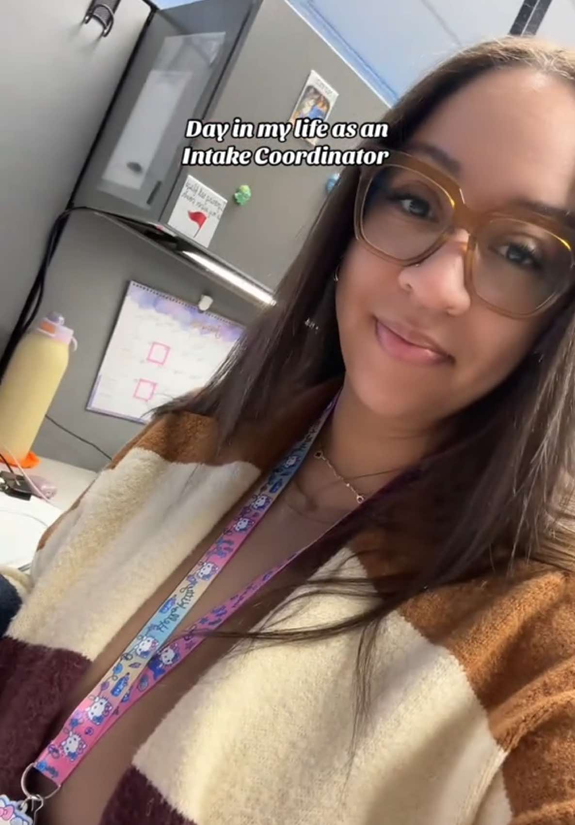 Day in my life as an intake coordinator 🤓 .. did you watch till the end friend 🤣 #workwithme #dayinmylife #corporategirly 