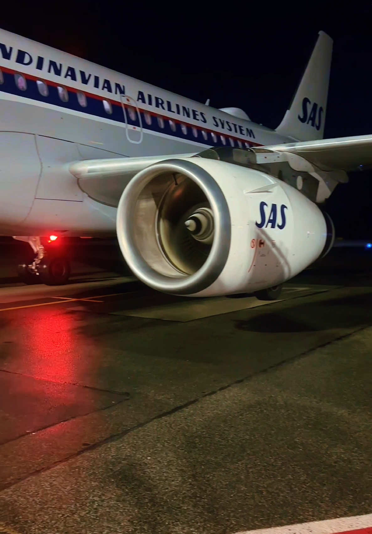 Probably the best job in the world✈️👷🏼 @SAS - Scandinavian Airlines  #aviation #aviationdaily #aviationlovers #aviationtok #aviationtiktok #aviationvideo #aviationlife #aviationgeek #avgeek #aviation4u #aviationlover #avgeeksoftiktok #aircraft #airplane #embraer #embraer195 #scandinavianairlines #landinggear #pushback #pushbackaircraft #airbus #a320neo #a319 #bombardier #crj900 #airport #takeoff #traveltiktok #norway #haugesundlufthavn #visithaugesund #visithaugalandet #rampagent #ramplife #wings #wingspan #4you #4upage #4youpage #4yp #forupage #4ypシ 