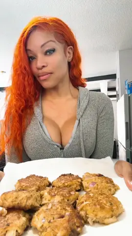 Crab Cake Recipe😋 Ingredients                                          1 large egg, beaten to blend 1/3 cup mayonnaise 2 Tbsp. Dijon mustard 2 tsp. Worcestershire sauce 1/2 tsp. hot sauce salt black pepper 1 lb. jumbo lump crabmeat 3/4 cup panko bread crumbs or saltines 2 Tbsp. chopped fresh parsley  