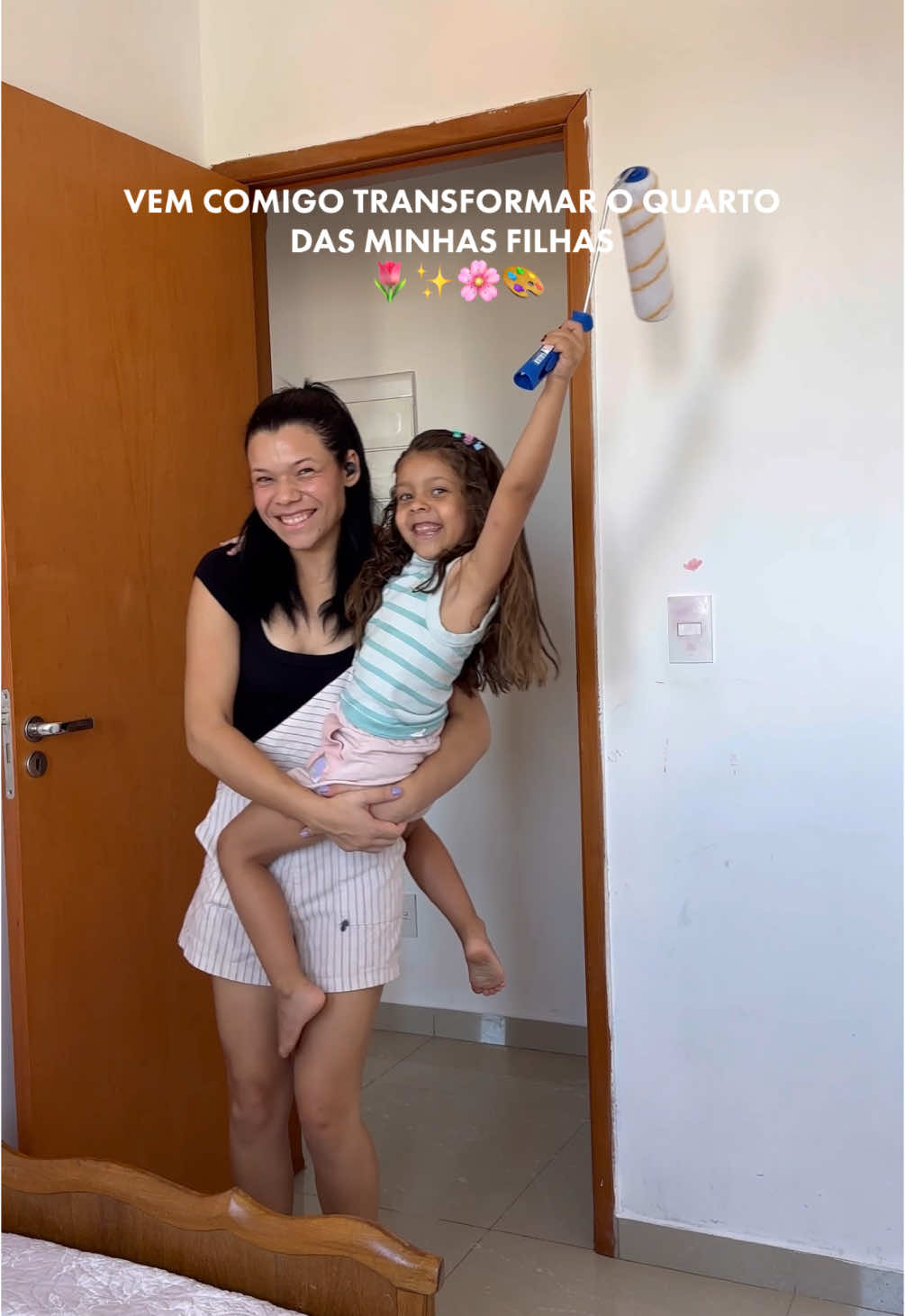 Vem comigo transformar o quarto das minhas filhas depois de 3 meses planejando isso 😅🌷✨  . . .  #quartoinfantil #quartodemenina #reforma #transformacao #boiserie 