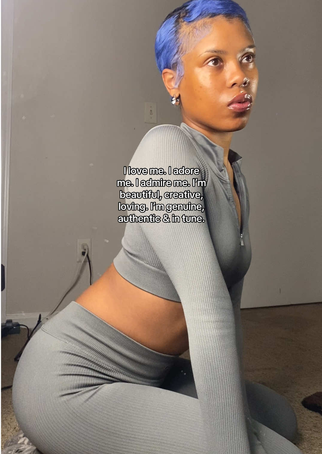 Forever my own biggest fan idc🩶🫧🦋 . #selfloveclub #ilovemesomeme #pixiecut #pixiecutinspo #bluehair #bigchopjourney 